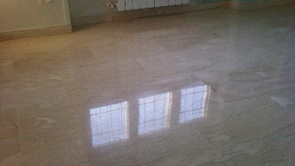 arrotatura lucidatura pavimenti marmo crema
