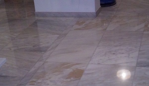 arrotatura lucidatura pavimenti marmo calacatta
