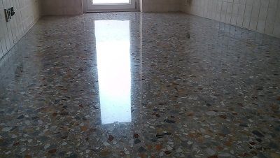 Arrotatura pavimenti marmittoni di graniglia di marmo