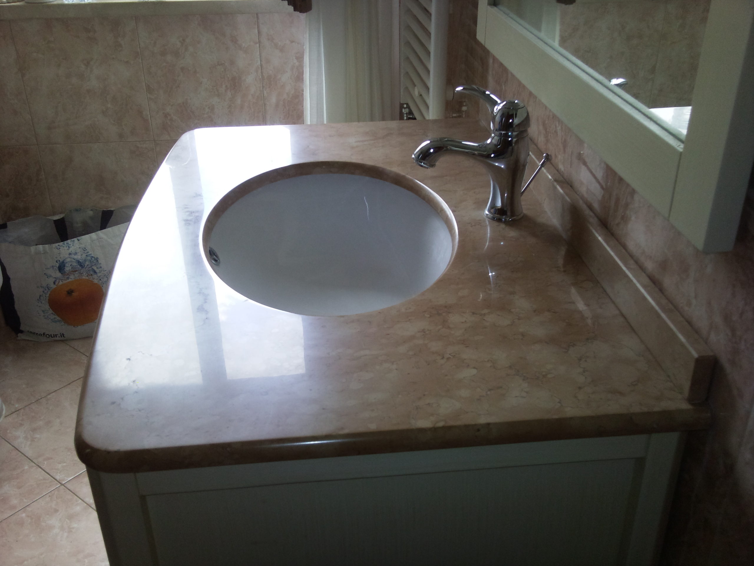 Lucidatura e cristallizzazione top bagno roma www.pulizieserviziroma.it