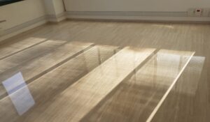 lucidatura cristallizzazione pulizia pavimenti marmo travertino a Roma - Rinnovo pavimentazioni e superfici in marmo