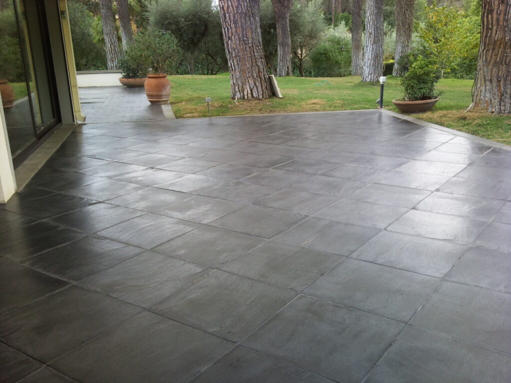 rifinizione pavimenti in pietra naturale