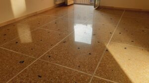 ripristino superfici in graniglia di marmo alla veneziana - levigatura pavimenti cemento